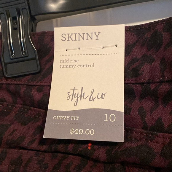 Style & Co. Pants - NWT mid rise size 10 Style & Co tummy control curvy fit animal print pants